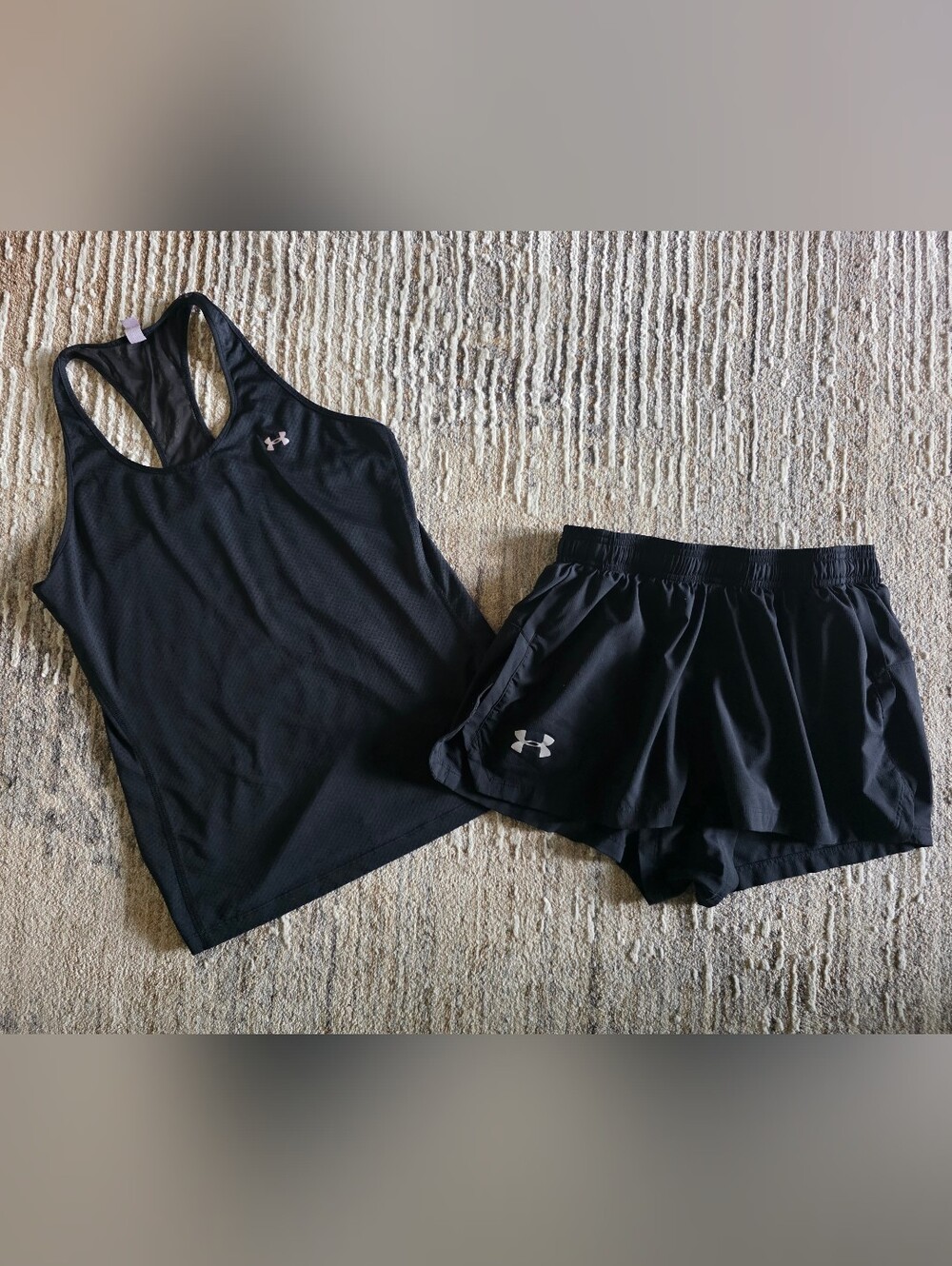 Super Cute! Under Armour Black Women's Tank Top And Heat Gear Shorts With Lining